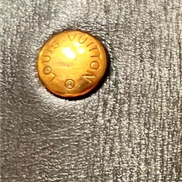 Louis Vuitton Epi Leather 4 Key Holder Epi Leather Black Louis Vuitton - Picture 4 of 14